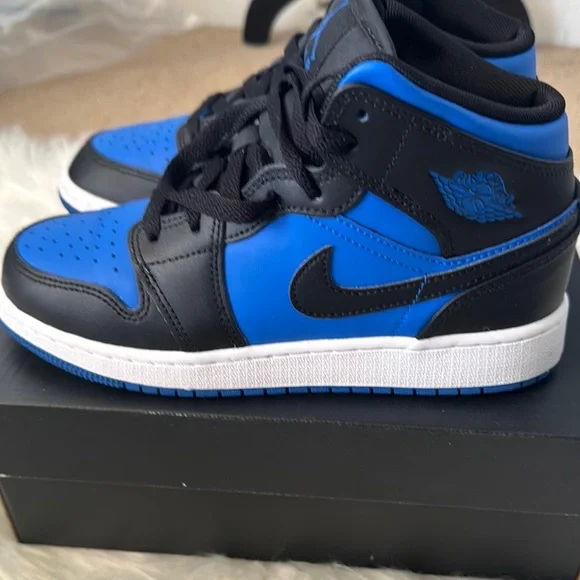 Air Jordan 1 MID (GS) - Picture 3 of 7